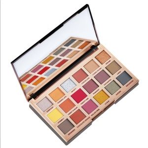 Revolution Soph X Extra Spice Palette